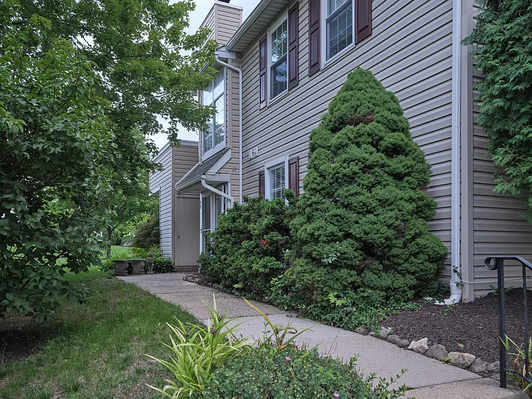 51 Meadow Ln — Photo 38