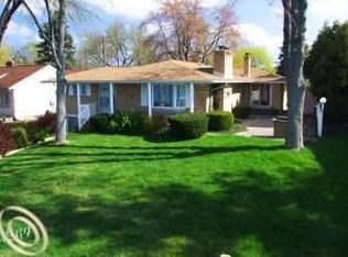3955 Lotus Dr, Waterford, MI 48329