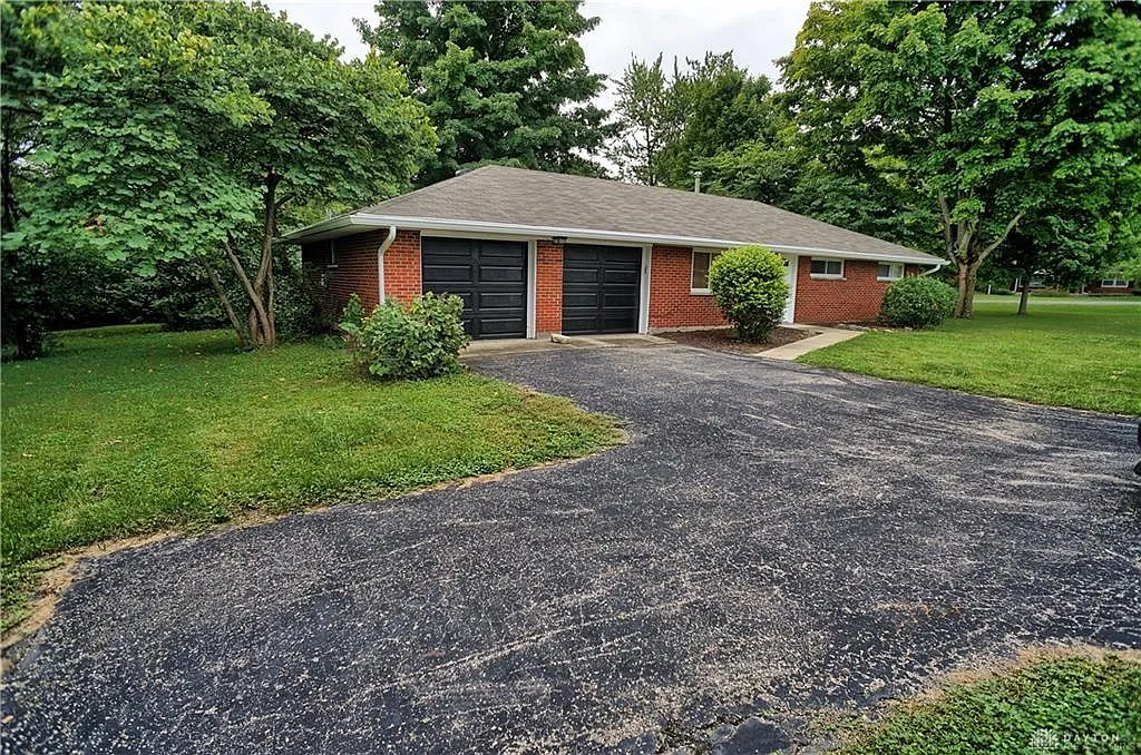 3 bed, 2.0 bath, 1107 sqft, $1,800 — Photo 2