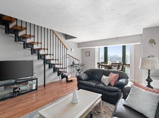 270 E Highland Ave APT 647, Milwaukee, WI