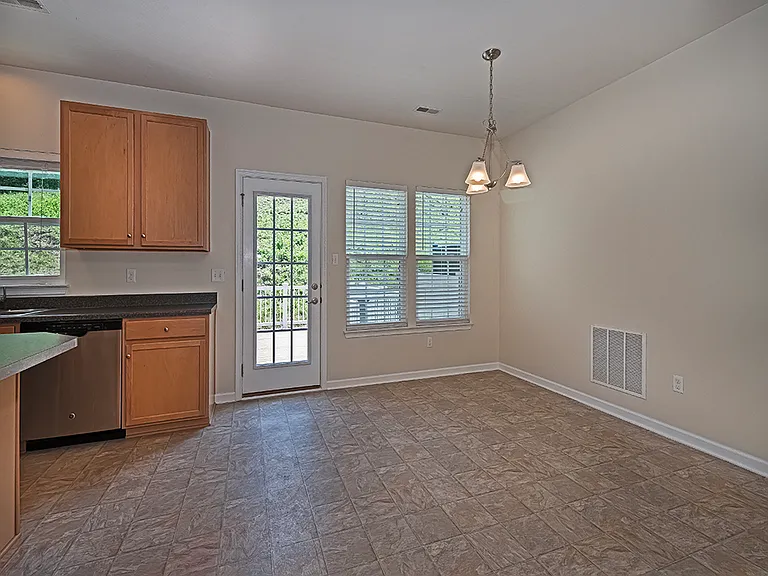 627 Edison Dr — Photo 7
