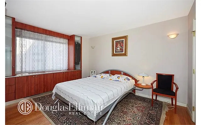 Sold by Douglas Elliman | media 21