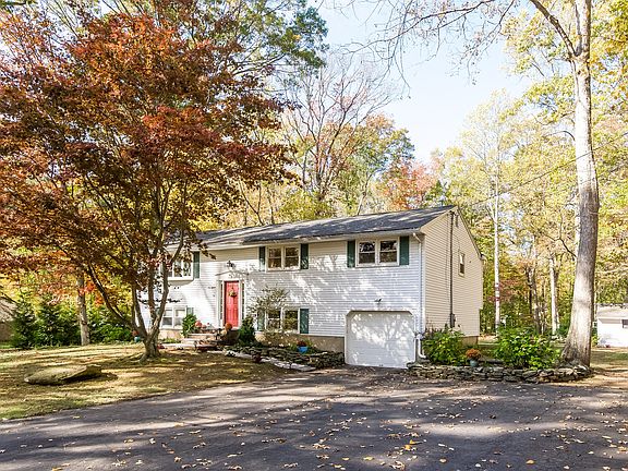 Front of 115 Murray Lane