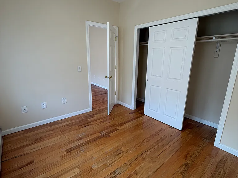 21 Robert Pl #2R — Photo 12