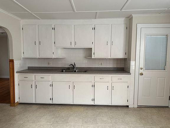 4th image of 36 Halifax St #2