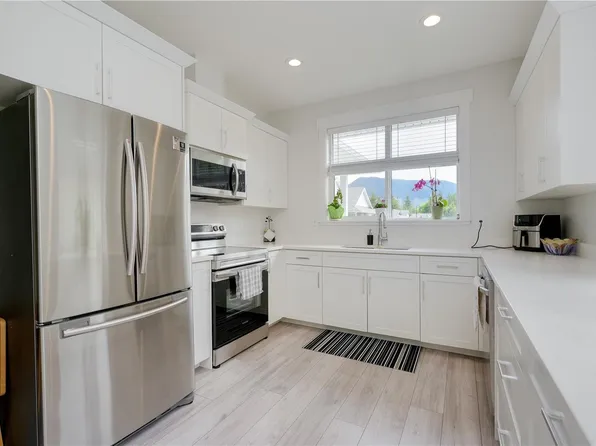 300 Grosskleg Way #38, Lake Cowichan, BC V0R 2G1
