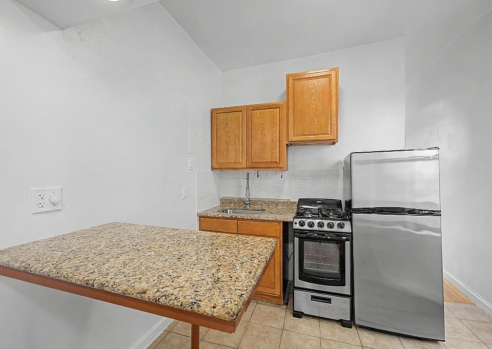 1st image of 90 Stanton St #5D