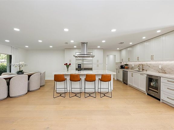 5th image of 15110 N Saxon Cir