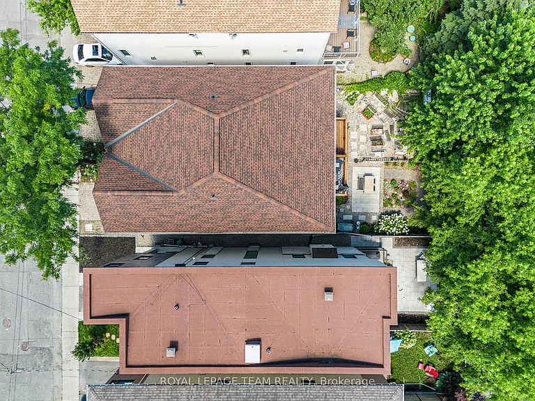 121 Drummond St — Photo 32
