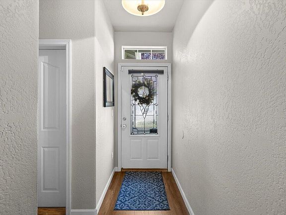 5th image of 1508 Hollyhock Dr APT A