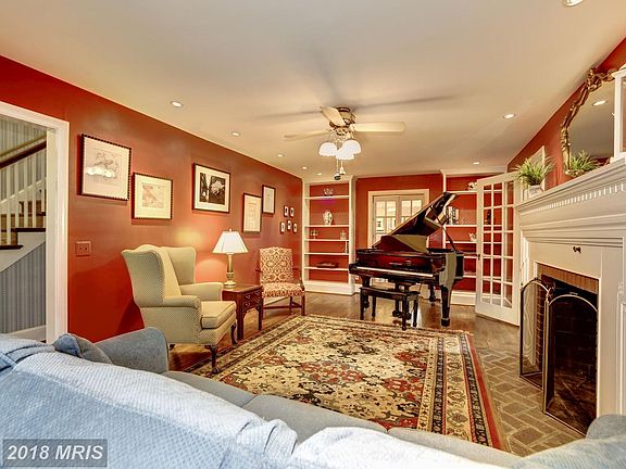 4th image of 3715 McLean Ave