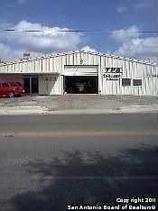 1st image of 1423 E Houston St