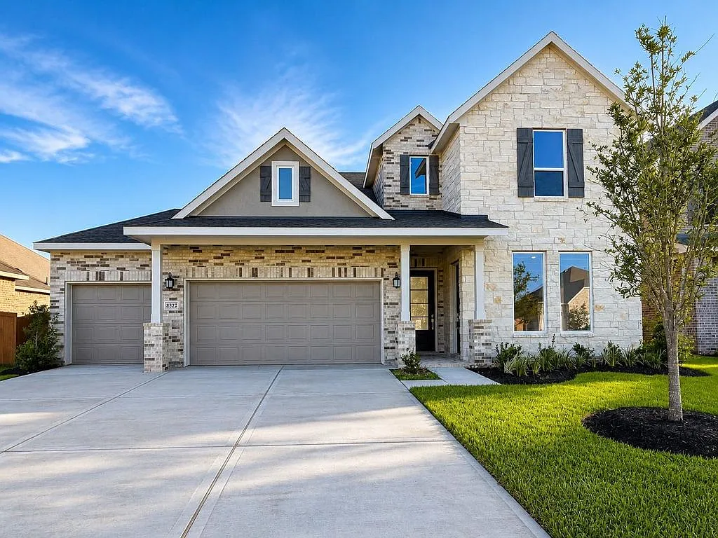 4 bed, 2.5 bath, 2429 sqft, $3,050 — Photo 1