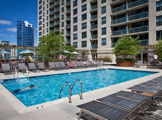 One Superior Place Apartment Rentals Chicago Il Zillow