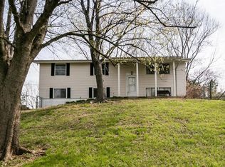3 Hill Castle Ln, Columbia, IL 62236