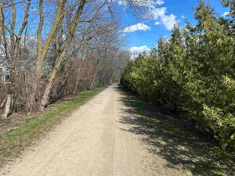 Lake Mills Walking Path