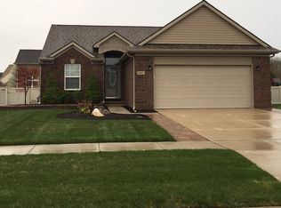 26807 Coronation Dr, Woodhaven, MI 48183