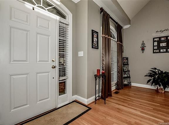 4th image of 136 Fox Den Cir