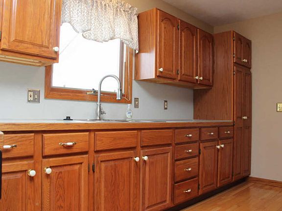 3rd image of 6111 Pebble Dr #33