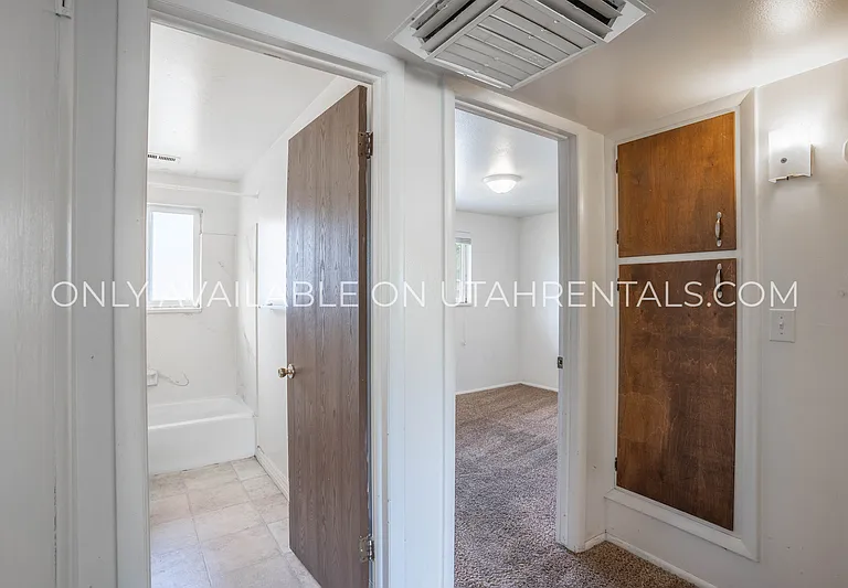 1050 S Virginia Cir — Photo 7