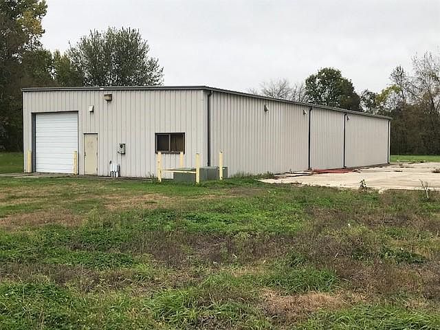 2nd image of 2619 E Lincolnway