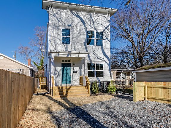 3rd image of 2119 Selden St #B