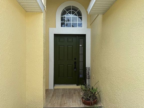 2nd image of 1221 Singleton Cir