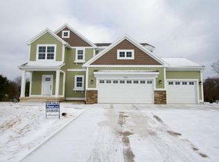 2521 Saddle Dr NE, Belmont, MI 49306