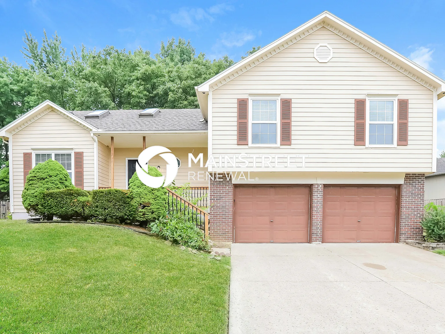 412 Se Timbercreek Ln — Photo 1