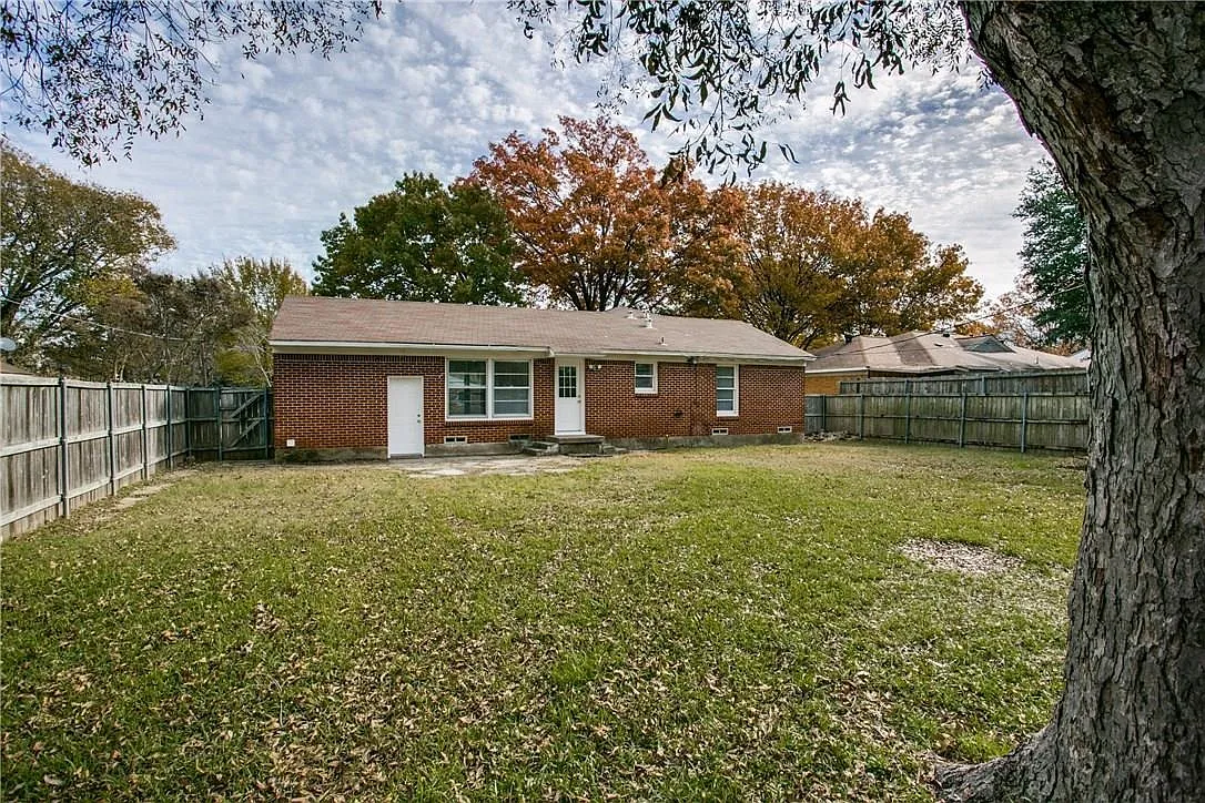 Casa View Heights Gem with Huge Fenced Yard — Photo 3