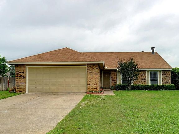 2nd image of 2613 Sprucewood Ln