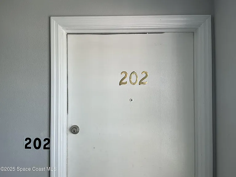 420 Monroe Ave #D202 — Photo 3