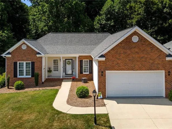 174 Stadium Oaks Dr, Clemmons, NC 27012