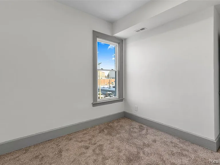 70 Clairmount St #2B — Photo 8