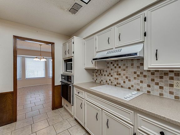 4th image of 2907 Emerson Pl