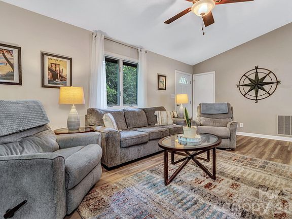 3rd image of 603 Rose Hill Rd