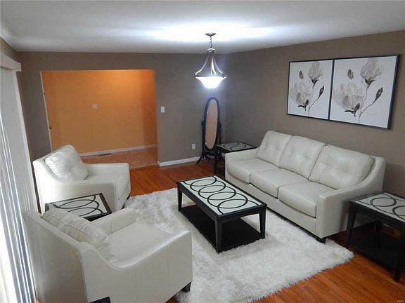 4th image of 4010 Woodcrest Dr