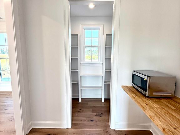 5th image of 1073 Rosehaven Dr