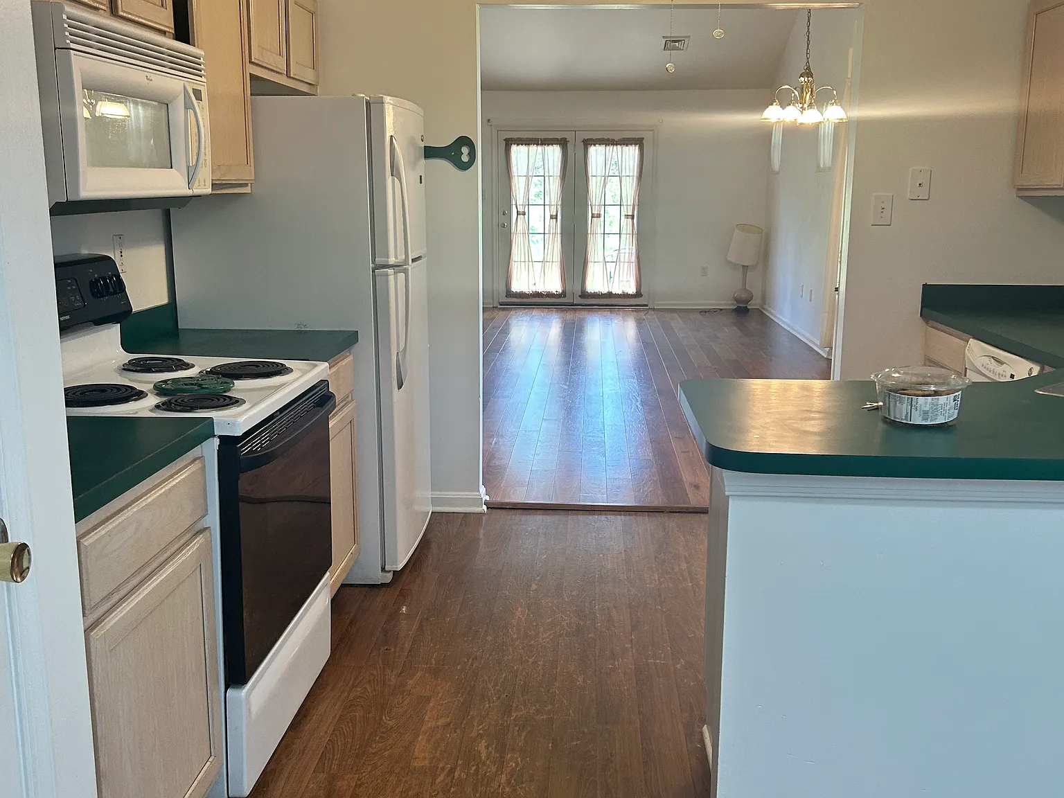 3 bed, 2.5 bath, 1725 sqft, $2,250 — Photo 4