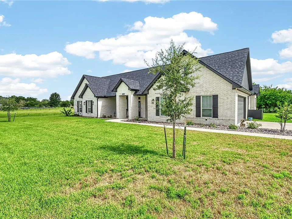 10104 Crown Point