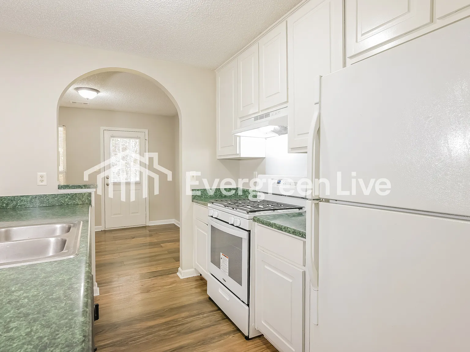 3 bed, 2.0 bath, 1398 sqft, $1,795 — Photo 4