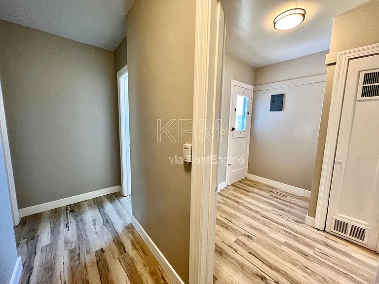2704 N Hunter St — Photo 13