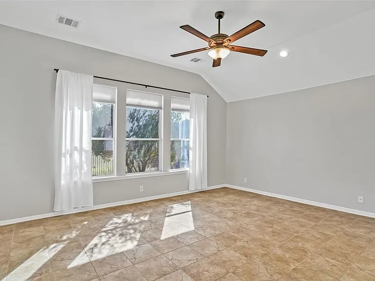 180 Harris Dr — Photo 9