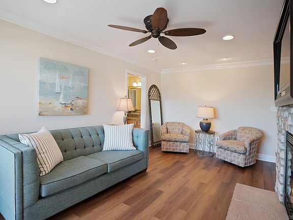 5th image of 840 Turquoise St Unit 304