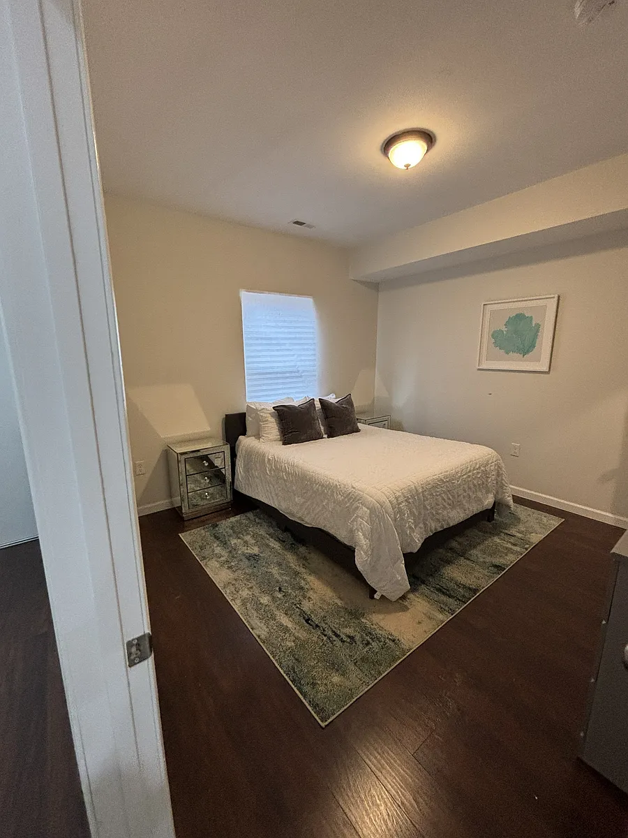 Building Photo - 6005 Eads St NE #1