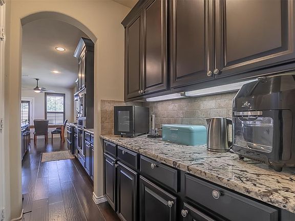 5th image of 1313 Freesia Dr