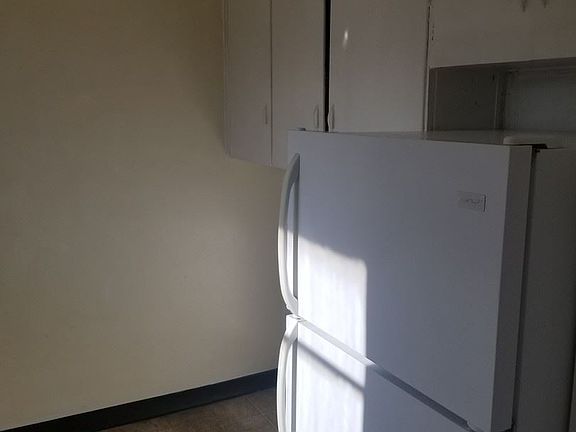5th image of 414 Pine St SE APT 06
