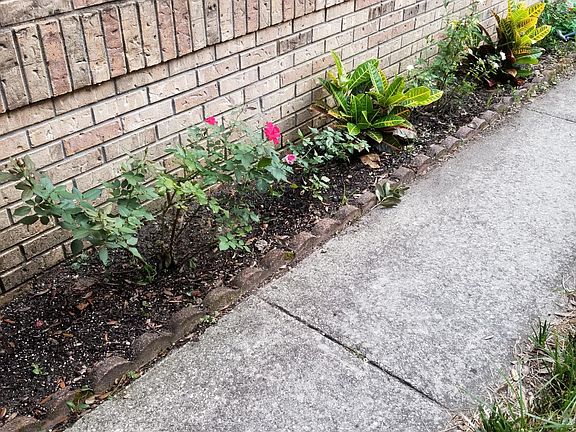 4th image of 583 Emerald Ln #583