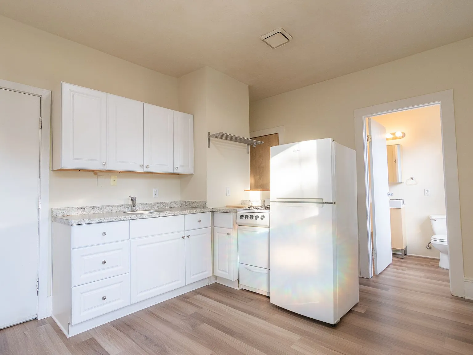 6020 Glisan Apartments — Photo 4
