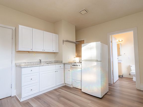 4th image of 6020 NE Glisan St APT 14